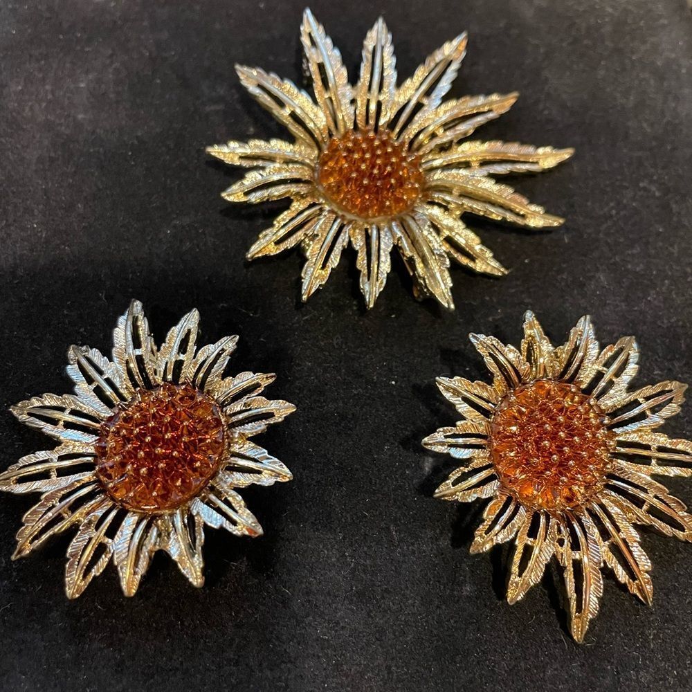 Sarah Conventry vintage Sunflower broach and clip on earrings set